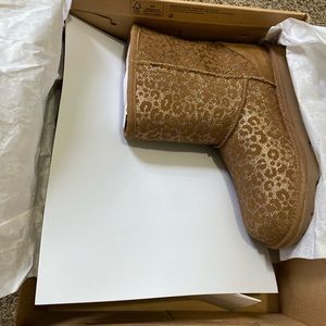 UGG classic glitter leopard kids size 4